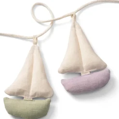 Hot Dear April Cala Girlande Boats